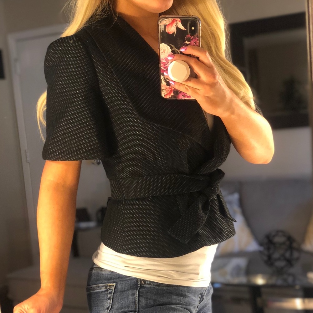 The Limited 🌟 Short Sleeve, Black Blazer!